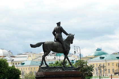 Памятник маршалу Жукову, Москва